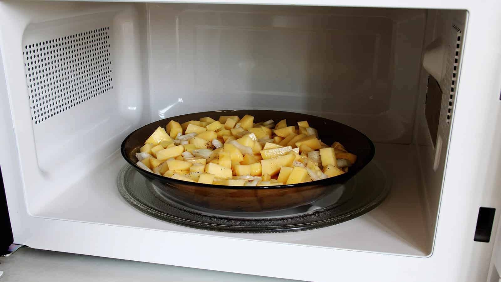 13 Foods To Never Reheat In A Microwave