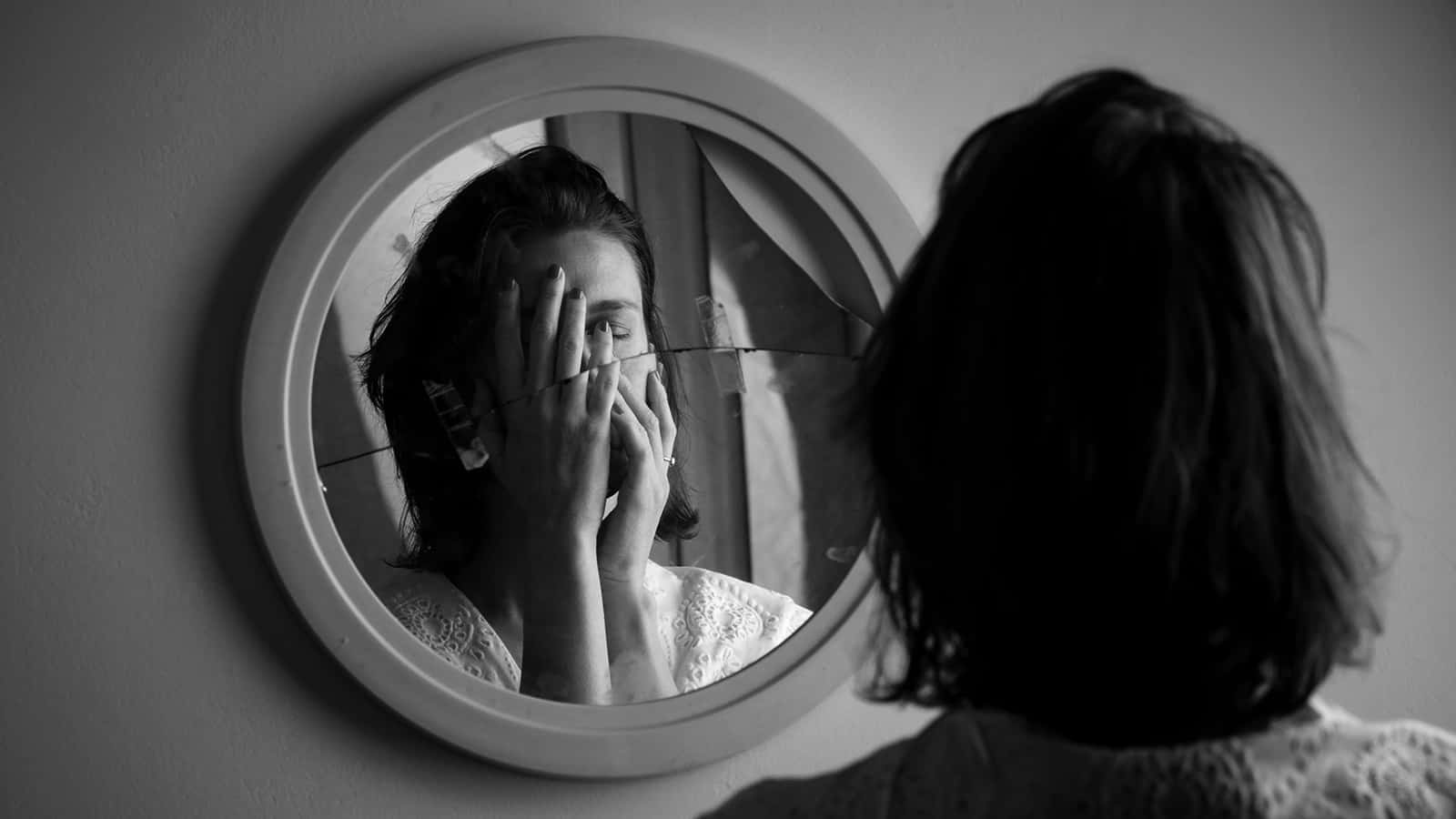 4 Ways Low Self-Esteem Worsens Depression (And How To Fix It)
